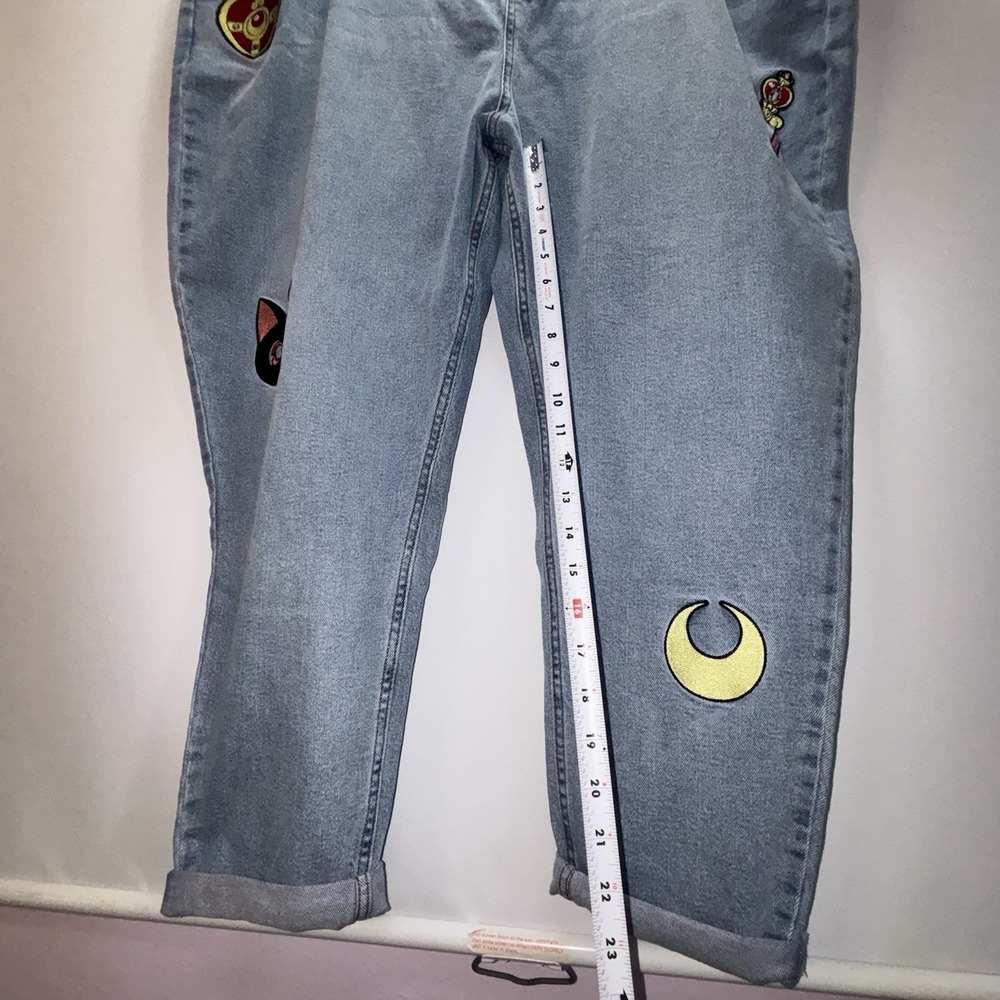 Sailor Moon Hot Topic Exclusive Embroidered Mom Jeans Size 24 Light Wash Anime - Picture 8 of 12